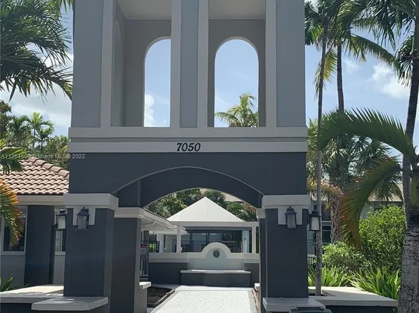 7055 NW 179th St APT 202, Hialeah, FL 33015