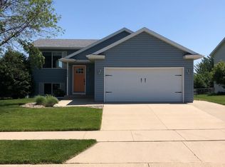 5046 King Arthur Dr NW, Rochester, MN 55901