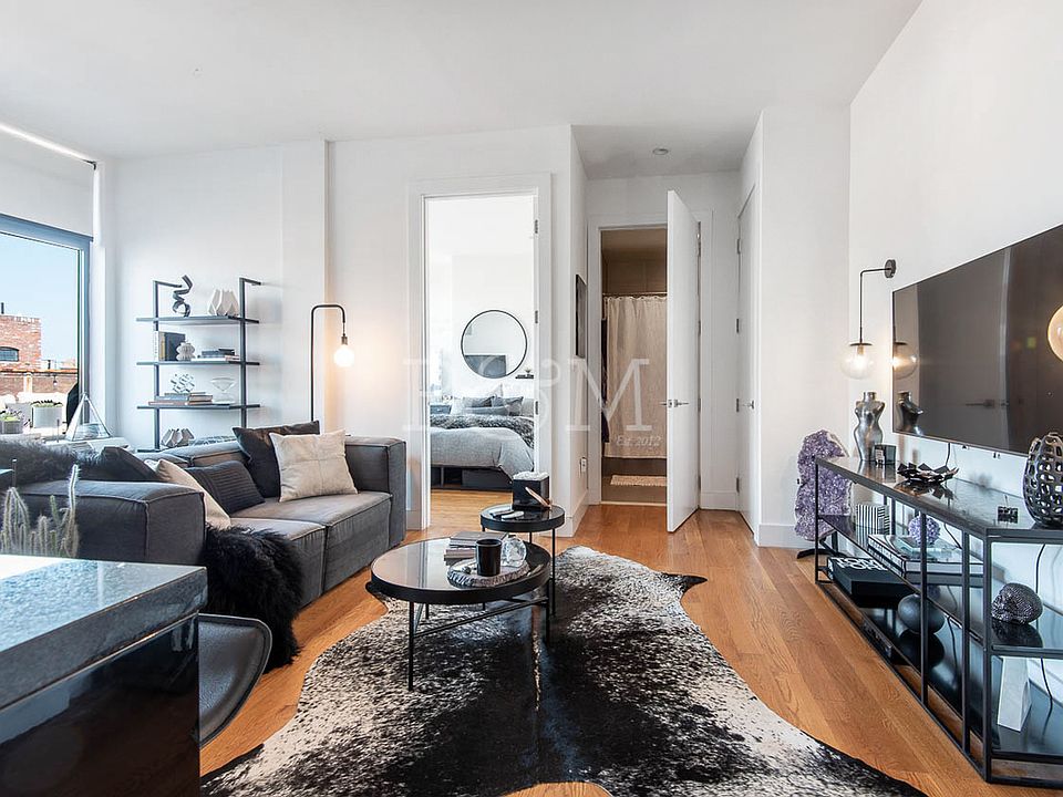 1st image of 255 Berry St APT 4C