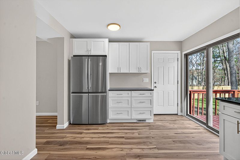 4th image of 203 Woodscape Drive