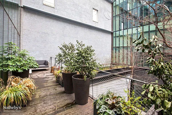 Sold by Sotheby's International Realty | media 6