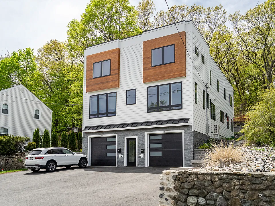 366 Massachusetts Ave #366
