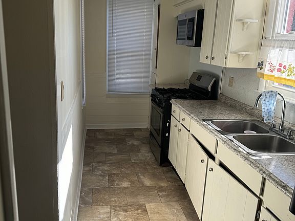 4th image of 542 W King St #1