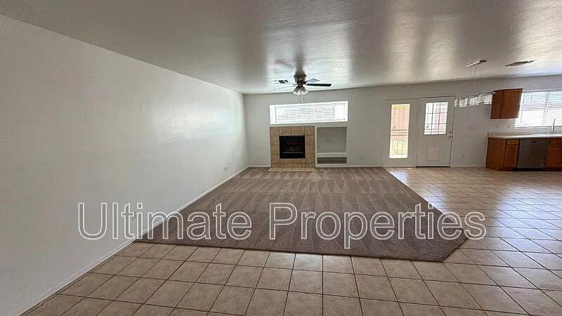 3 bed, 2.0 bath, 1895 sqft, $1,895 — Photo 2