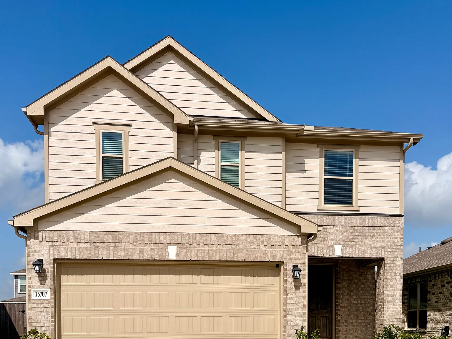 3 bed, 2.5 bath, 2210 sqft, $2,590 — Photo 2