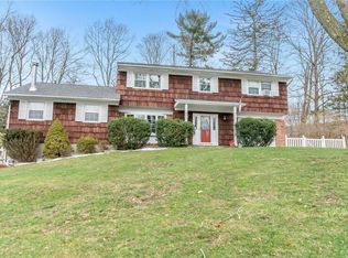 2371 Vista Ct, Yorktown Heights, NY 10598