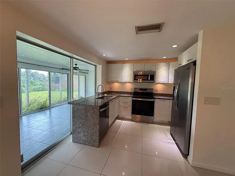 3211 Mayflower St — Photo 4