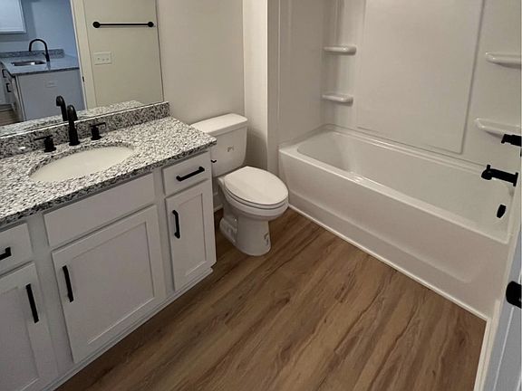 5th image of 402 Portland Blvd