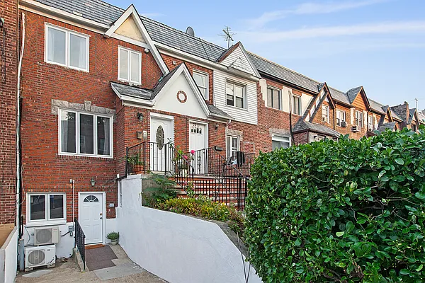 Sold by Compass | media 14