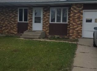 2009 Skyline Dr, Minot, ND 58703