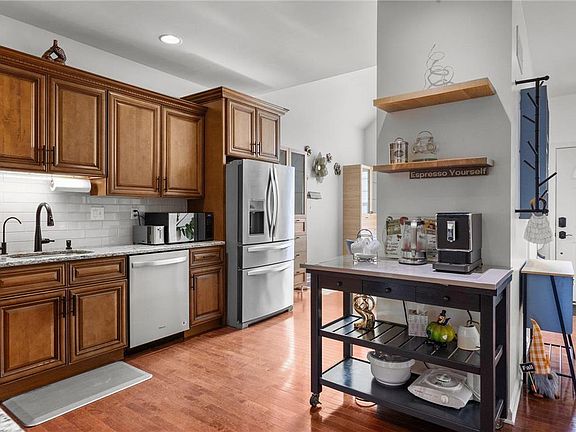 5th image of 912 Graystone Cir