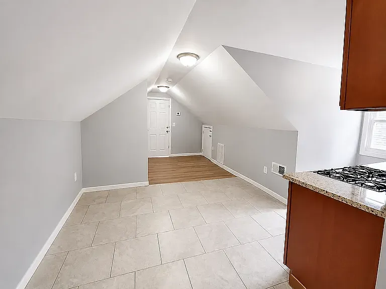 3 bed, $2,100 — Photo 4
