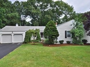 5 Willow Dr, Randolph, NJ 07869