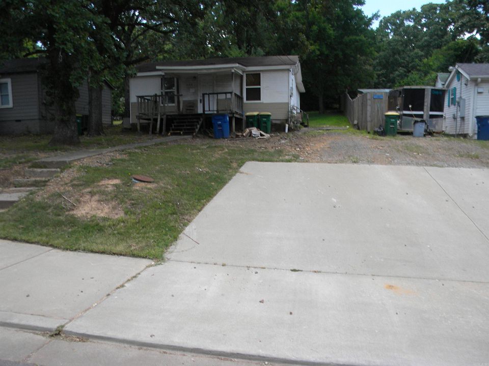 2nd image of 1109 W 49th St