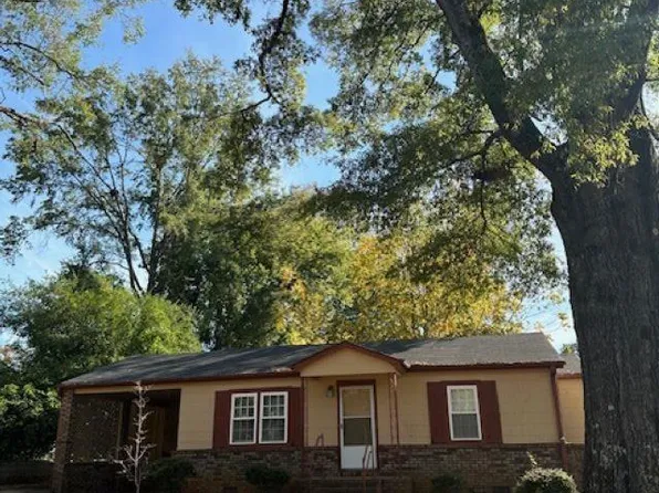917 W Walnut St, Sylacauga, AL 35150