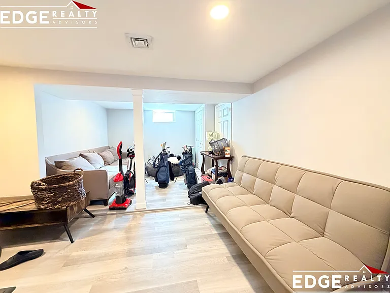 66 Quint Ave #1A — Photo 11