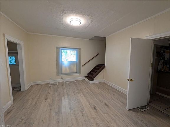 5th image of 545 W 36th St
