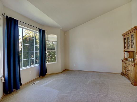 5th image of 146 177th St E