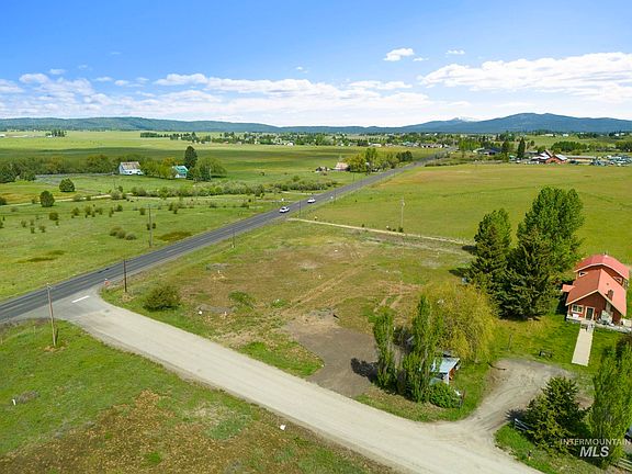 4th image of 4 Pleasant Acres Dr