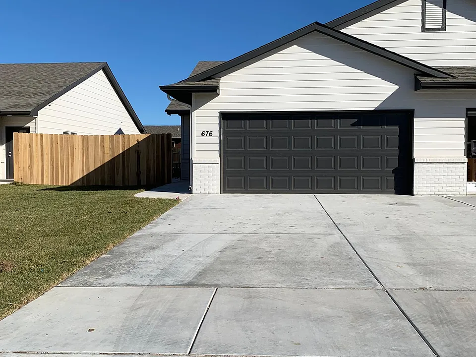 676 E Martens Dr