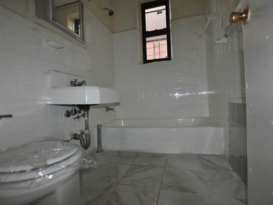 2nd image of 265 Hawthorne St