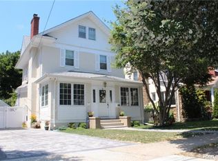 3834 212th St, Bayside, NY 11361