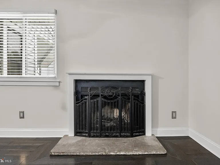 702 Abbey Ct — Photo 7
