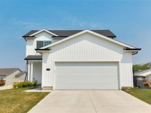 2378 Shadow Creek Cir, Des Moines, IA 50320