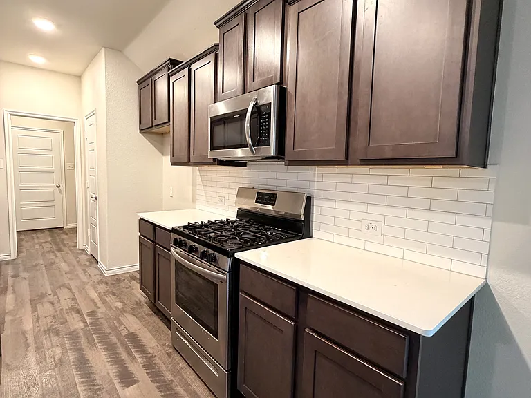 3413 Sabine Dr — Photo 11