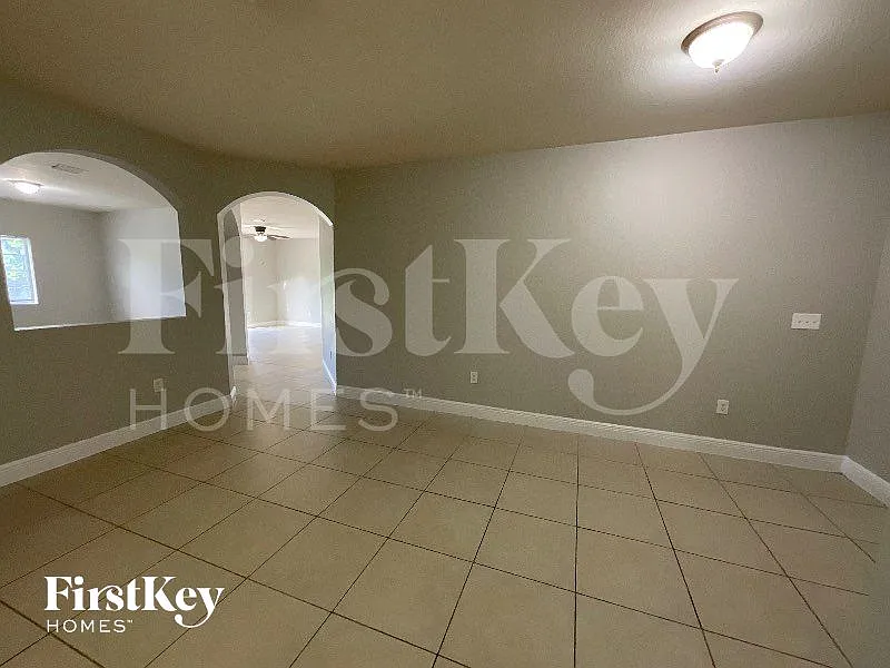 4 bed, 2.0 bath, 2251 sqft, $3,560 — Photo 3