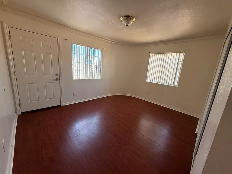 4313 Euclid Ave — Photo 8