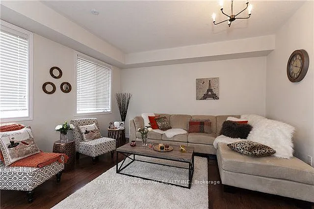 1301 Granrock Cres — Photo 4