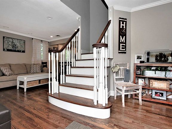 2nd image of 10 Ficus St