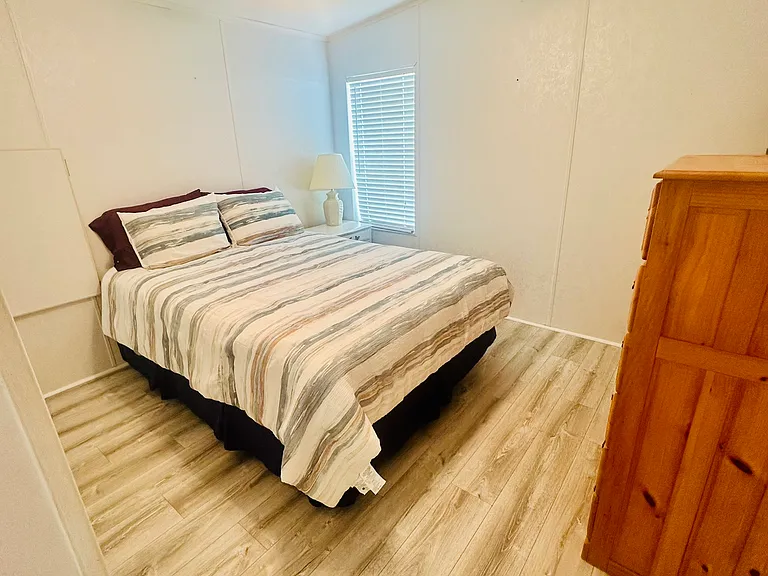 2305 Bay Dr — Photo 7