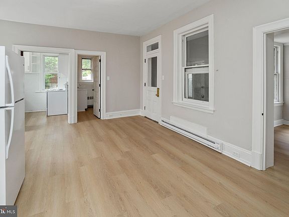 5th image of 243 Chestnut St