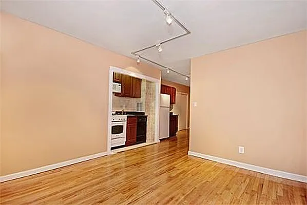 Sold by Concept NYC | media 9