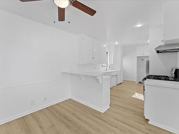 3rd image of 2308 W El Segundo Blvd APT 01