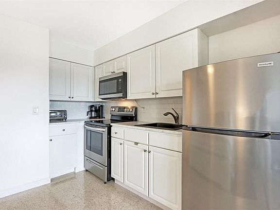 4th image of 2725 NE Indian River Dr #5