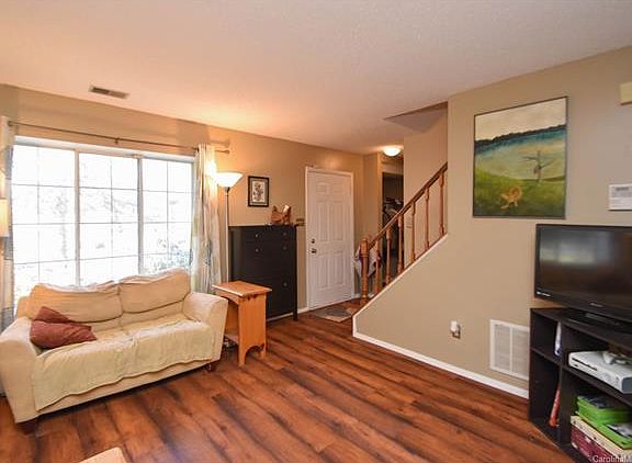 4th image of 8201 Ivy Hollow Dr