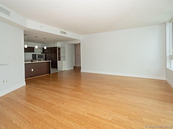 4th image of 1900 N Bayshore Dr APT 3012