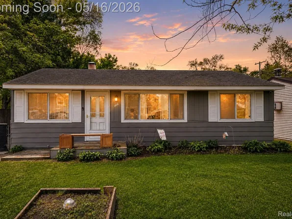 3016 Roselawn St, Walled Lake, MI 48390
