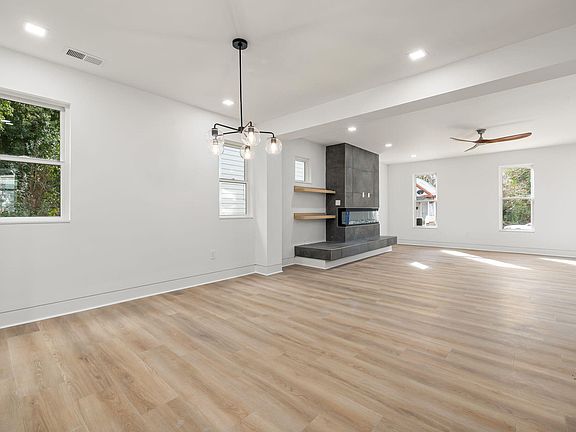 4th image of 309 Bragg St