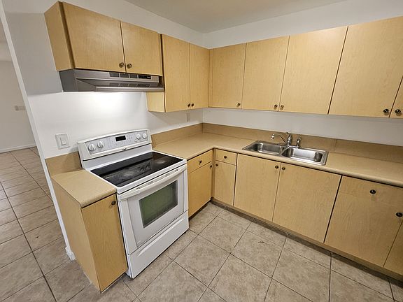 2nd image of 609 NW 3rd Ave #2