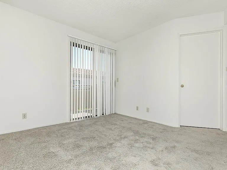 Glenoaks Terrace Apartments — Photo 39