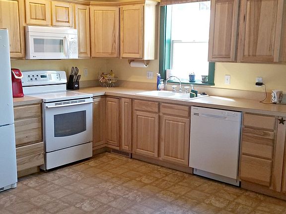 2nd image of 1046 S Coral St
