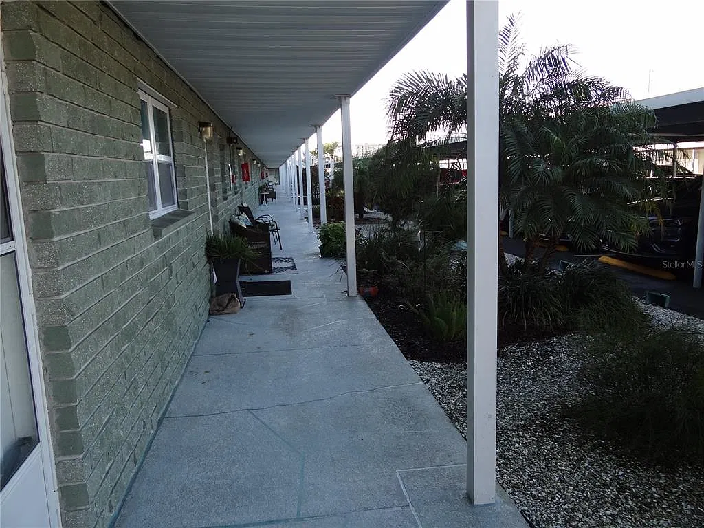 1 bed, 1.0 bath, 765 sqft, $1,300 — Photo 2