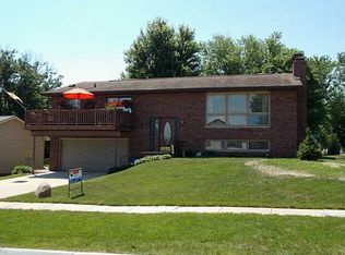 819 Arrowhead Ln NE, Cedar Rapids, IA 52402