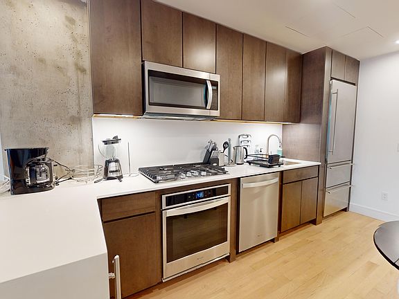 4th image of 132 W 26th St #7