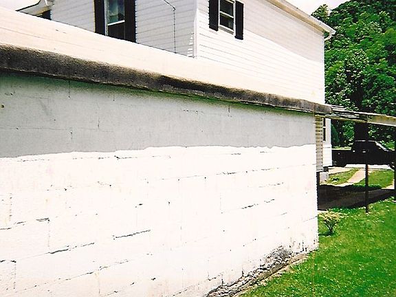 unattached garage/ side