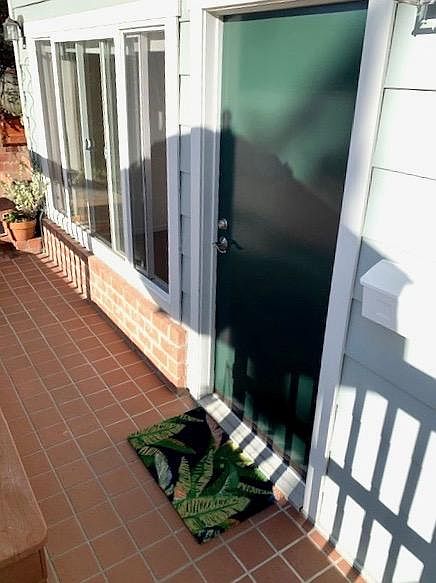 Apartment private entrance